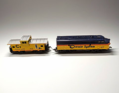 Bachmann N Scale Chessie System Diesel Locomotive 7071 w/ Caboose C3966