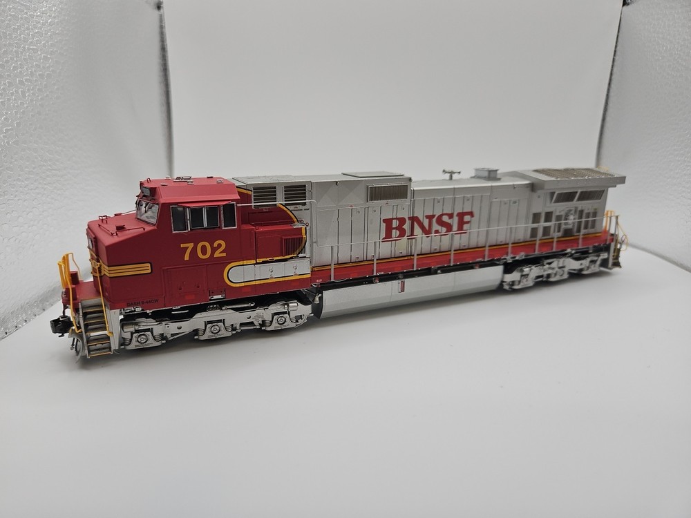 HO Athearn Genesis BNSF Dash 9-44CW Warbonnet #702 w/Soundtraxx Tsunami 2