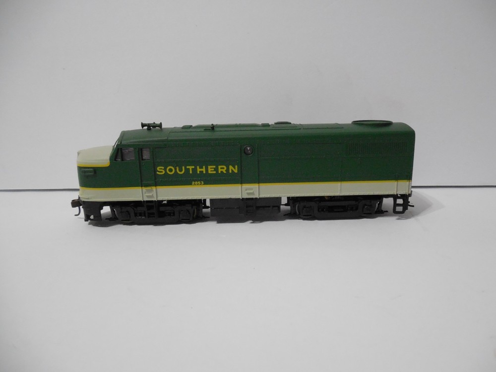 WALTHERS TRAINLINE ~ SOUTHERN FA-1 POWERED LOCOTMOTIVE #2853 ~ LOT A ~ HO SCALE