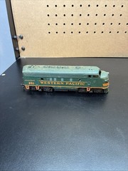 HO Athearn Western Pacific 921 Diesel Locomotive Powered Engine Untested