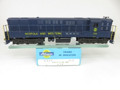 Athearn Blue Box 4324 HO Norfolk Western FM Trainmaster Diesel Locomotive Dummy