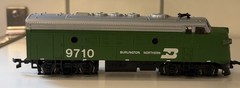 Bachmann Burlington Northern Diesel Locomotive HO 9710 Green Silver EC
