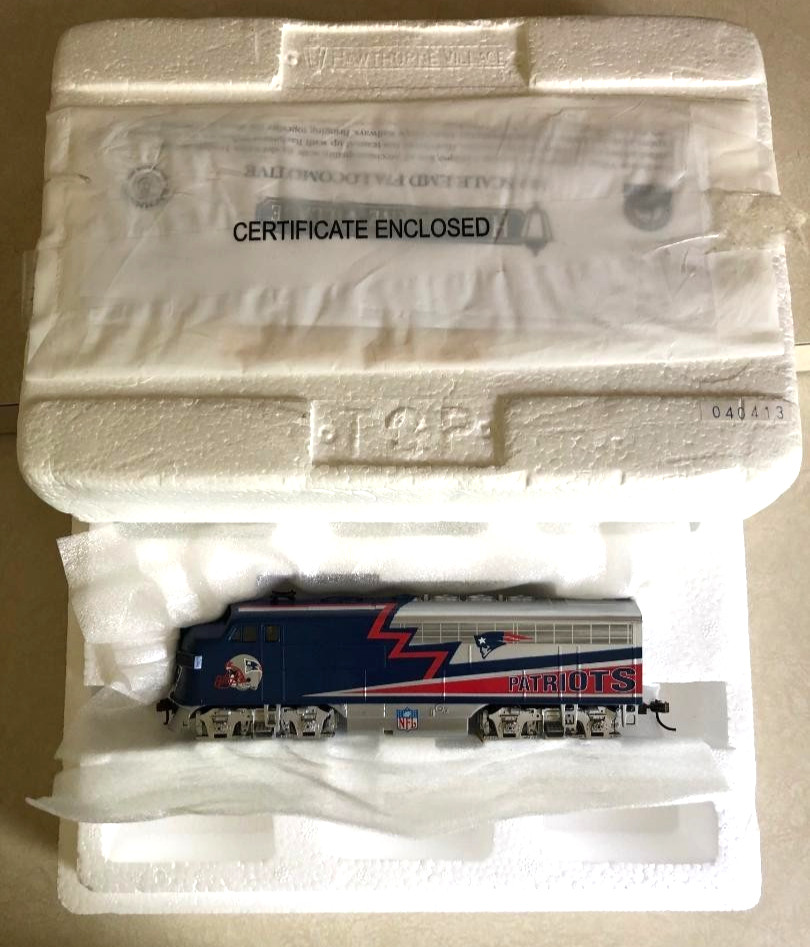 Bachmann Hawthorne Village NEW ENGLAND PATRIOTS Engine Train Locomotive NEW