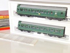 Hornby R157 Diesel Railcar & Trailing Unit. In Excell cond. 2 rail DC. OO. Boxed