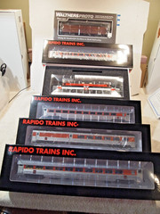 NEW HAVEN McGINISS RAPIDO EP-5 , DCC + SOUND & 4 RAPIDO PASENGER CARS + EXPRESS
