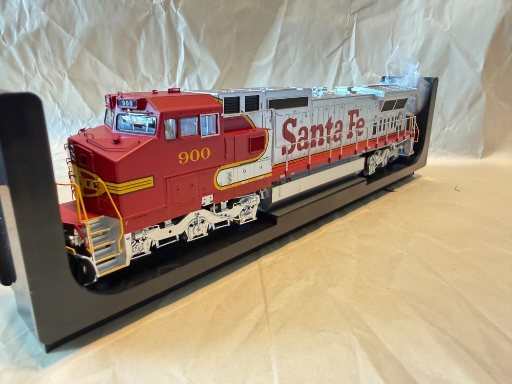 Atlas Masterline HO Santa Fe Dash 8-40CW with DCC & Sound