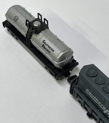 Southern Pacific Locomotive #9725 Model Train No. 418 High Speed w/Tanker Car