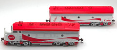 HO ATHEARN 8292 COCA-COLA F-SERIES LOCOMOTIVES A / B SET
