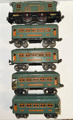 LIONEL PREWAR O-GAUGE #253 ELECTRIC ENGINE & 2-607/2-608 PASSENGER CARS SET