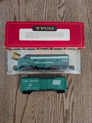 NEW Tyco Penn Central Engine #224R:1200 and Used Box Car #46150