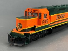 HO Kato 37-2901 EMD SD40-2 BNSF #6799 Mid w/Snoot Nose DCC/Non-SND HO6983