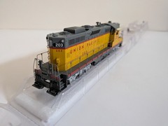 Athearn Genesis G62909 HO DCC UP #203 GP9 Phase 1 w/Sound Open Box + Beacon Kit