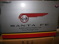 LIONEL 6-21786″ SANTA FE ANN. A B B A & 6 PASS. CARS “LIST $1999.95,LOT #45741