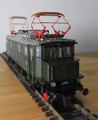 Roco 43876 HO gauge DB BR E17 electric locomotive in green livery