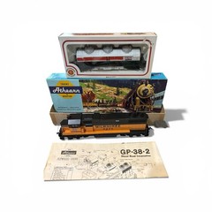 Athearn and Life Like HO Scale Train & Locomotive Cars Milwaukee Campbell Franko