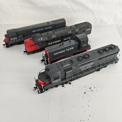 Southern Pacific HO Train Railroad Used Locomotives Lot of 4