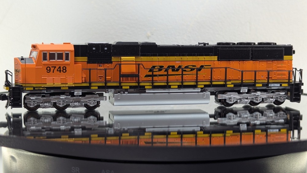 Kato N Scale EMD SD70MAC BNSF Heritage III “Swoosh” #9748 – Unused – 176-6305