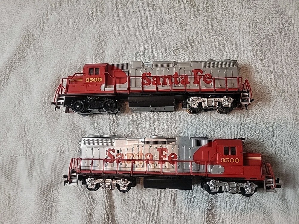 2x Life-Like HO Santa Fe 3500 Diesel Engine Locomotive Red Silver