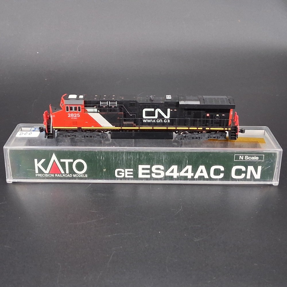 N Scale KATO GE ES44AC #2825 CN Canadian National DCC Ready in Original Box