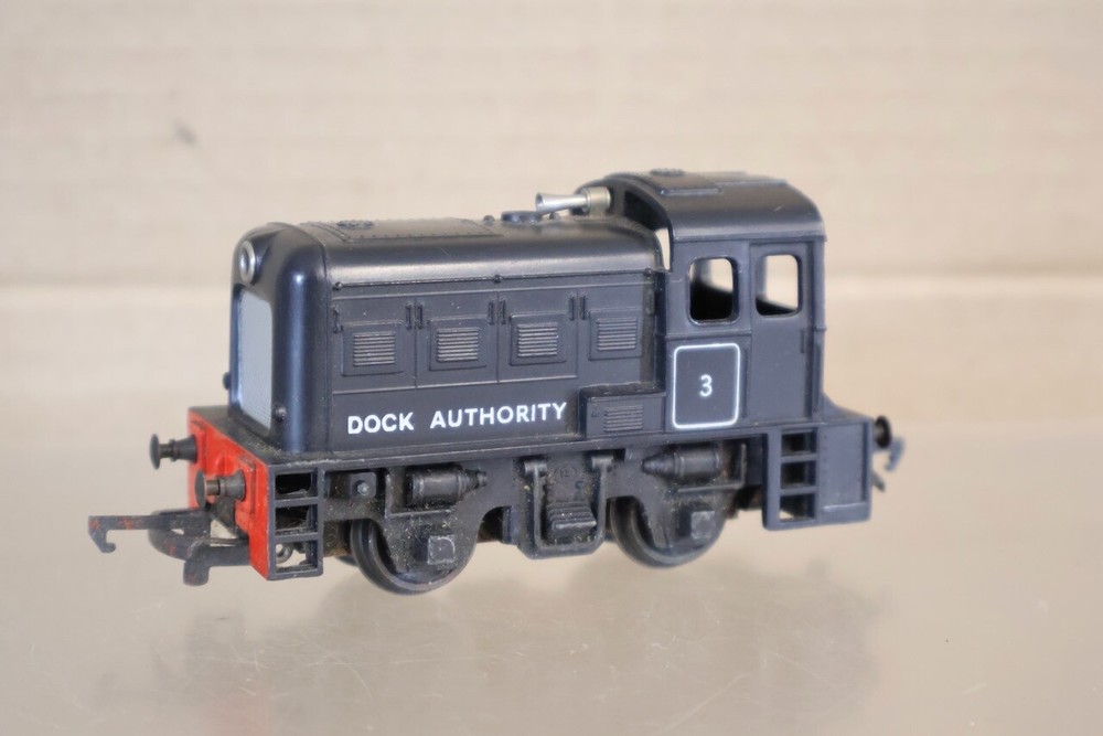 TRIANG HORNBY R253 BR BLACK 0-4-0 DOCK AUTHORITY DIESEL SHUNTER LOCOMOTIVE 3 1om