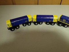 Melissa & Doug Wooden railway Locomotive & Diesel Train TR1 8529