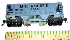 Roundhouse HO Scale Milwaukee Road 2-Bay Covered Hopper Car (95786)