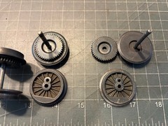 Lionel O Train FOUR LOCOMOTIVE DRIVE WHEEL & AXLE SETS each w/ One Geared Wheel