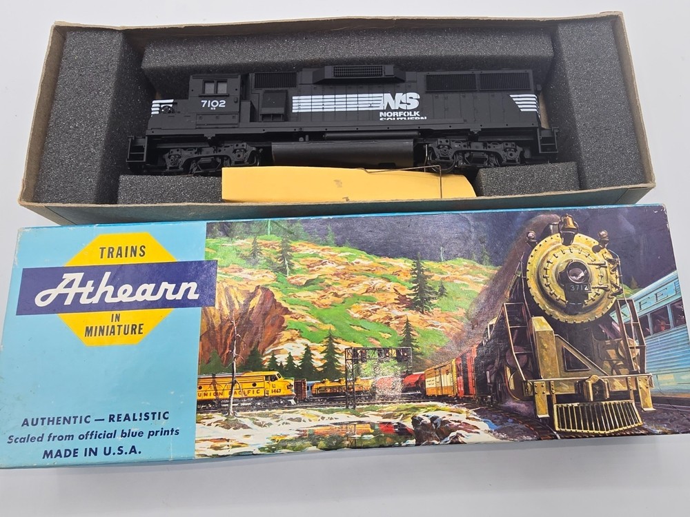 ATHEARN #4752 Norfolk Southern EMD GP-60 Diesel Loco #7102 H.O. 1/87