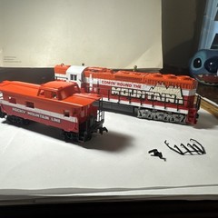 TYCO HO – SD24 Diesel Locomotive & Caboose Set – Rocky Mountain Line