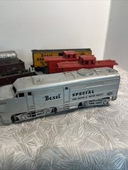KMT Kusan Auburn Train 2716 ALCO DIESEL LOCOMOTIVE And Carts As-is Not Tested
