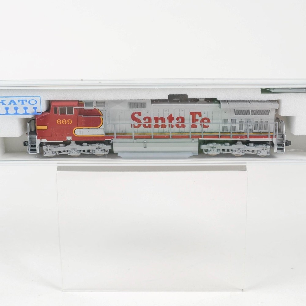 KATO N Scale BNSF Warbonnet #669 C44-9W Diesel Engine 176-3507 DC DCC Ready