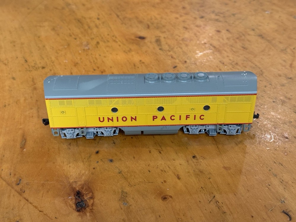 HO Scale Stewart Hobbies Union Pacific Diesel B Unit Locomotive Kato Drive Box