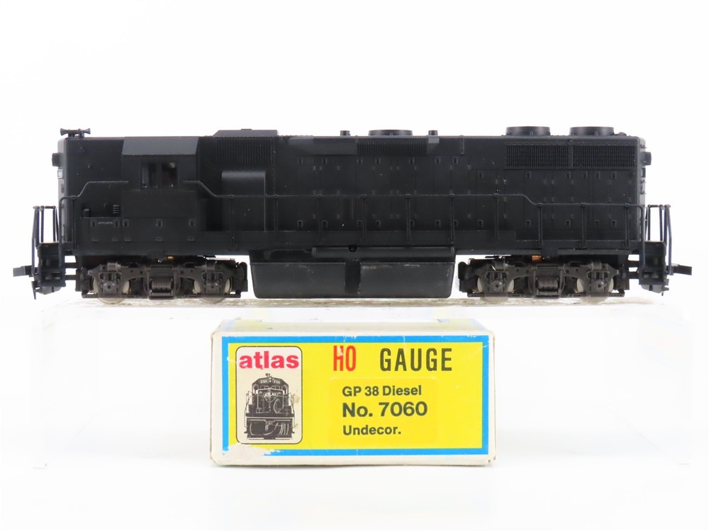 HO Scale Atlas 7060 Undecorated EMD GP38 Diesel Locomotive