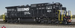ScaleTrains N GE C39-8 Norfolk Southern NS #8611 DCC/SND LED SXT39161