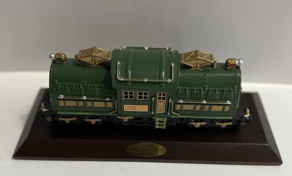 Avon 1992 Collectible, Lionel No. 381E Locomotive, Wood Base New w/orig Box