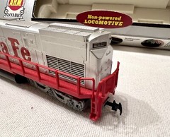 AHM HO Scale Santa Fe C628 Diesel Locomotive Set – Powered & Nonpowered #16722