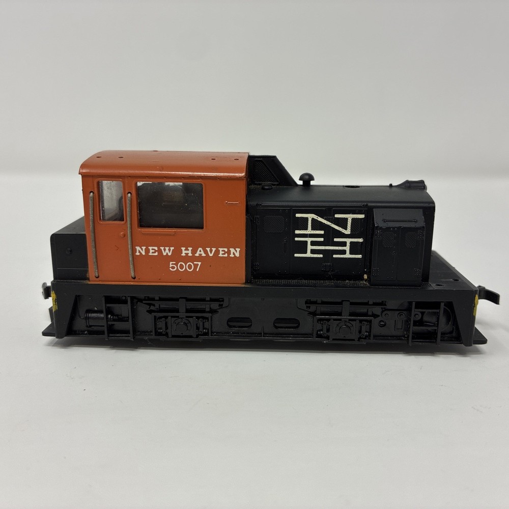 Vintage AHM HO Scale NEW HAVEN #5007 Plymouth MDT Switcher Locomotive. VG!