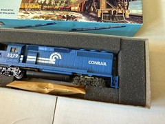 Athearn HO Scale Conrail GP-38-2 Diesel Locomotive 3279 Analog DC Bo-Bo Painted