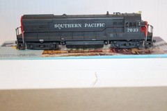 HO Scale Athearn, TE70-4S Diesel Locomotive, Southern Pacific, Gray #7033