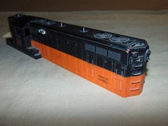 LIONEL O 2338 MILWAUKEE ROAD SHELL ONLY – CRACK AT FRONT SCREW HOLE #162