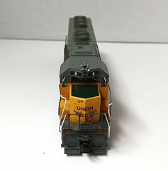 KATO HO Scale EMD SD45 Union Pacific #8 Diesel Locomotive DC 37-1718
