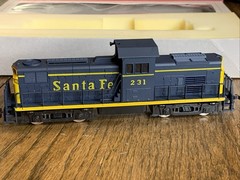 ATT HO 415 Sante Fe #231 Powered Locomotive Original Box 1/87 Yugoslav