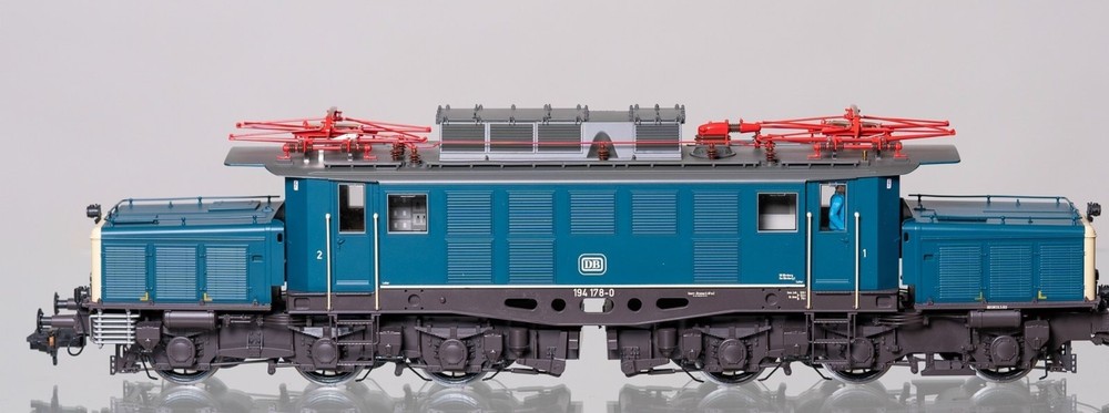 HÜBNER Spur 1 Crocodile E194 Digital Electric Locomotive, Blue Beige