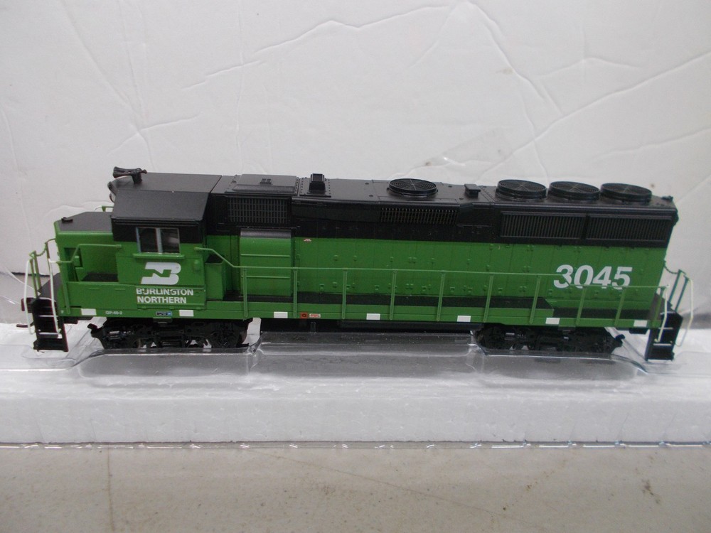ATHEARN # 79672 ~ BURLINGTON NORTHERN GP 40-2 LOCOMOTIVE # 3045~HO SCALE