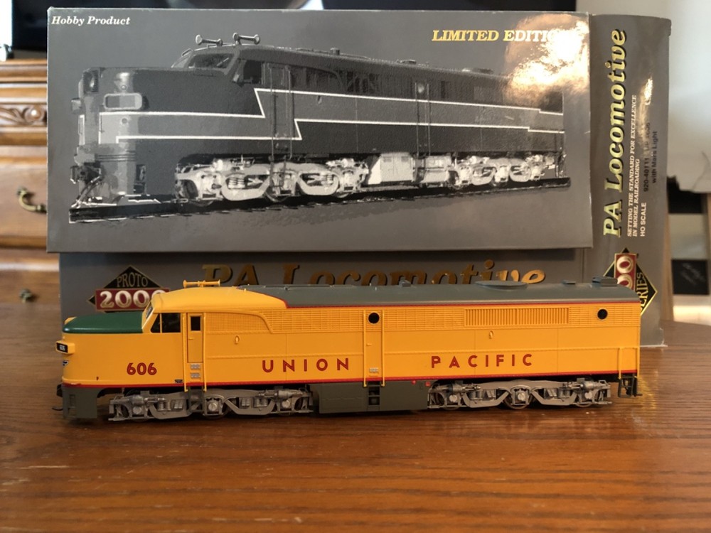 Proto 2000 ho locomotive 920-40111 UP 606 A&B