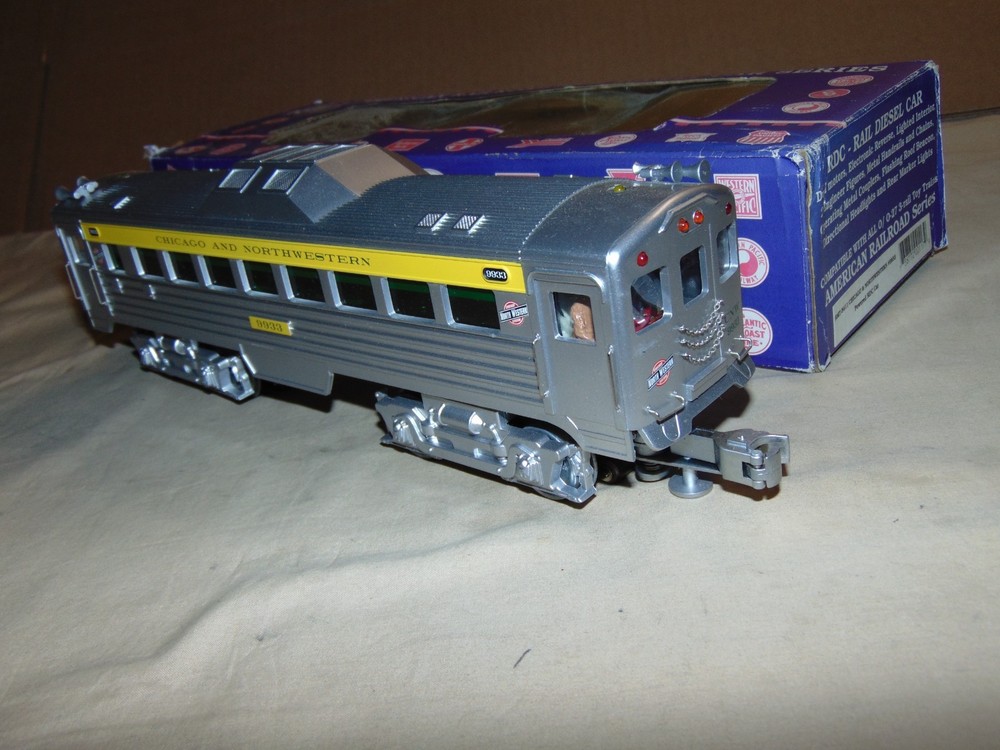 RMT 5411 CHICAGO NORTHWESTERN 9933 POWERED RDC 2 MOTOR DIESEL RAILCAR + BOX