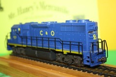 HO* Atlas C&0 #4823 Lighted Locomotive & 2 BONUS RR CARS