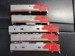 ho SANTA FE DIESEL LOCOMOTIVE SHELLS lot of 5 vintage LOT#39