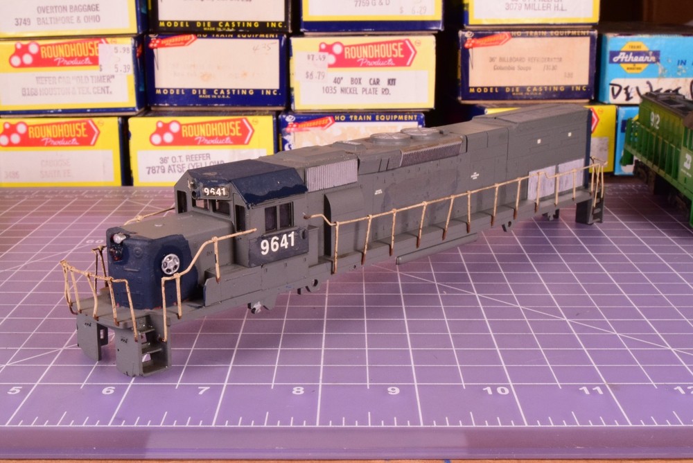 SHELL decorated SD40T-2 Locomotive, metal railings, cab insert YRD