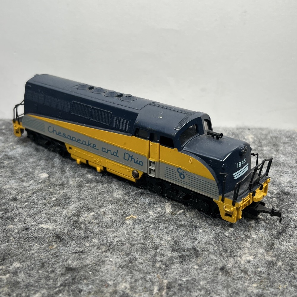 AHM Tempo: Chesapeake and Ohio EMD BL2 Locomotive 1845 “HO Scale” Train